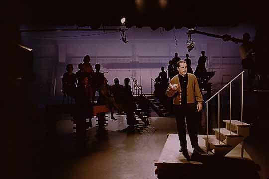 Perry's "Kraft Music Hall" is broadcast throughout the world to an international audience of enormous proportion. In November of 1960 he would complete the first of five albums with Hugo & Luigi and begin one of the most successful decades of his recording career with RCA Victor.